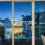 Lucky Gem Penthouse & Luxury Suites At Signature Resort, Balcony Strip View 3505