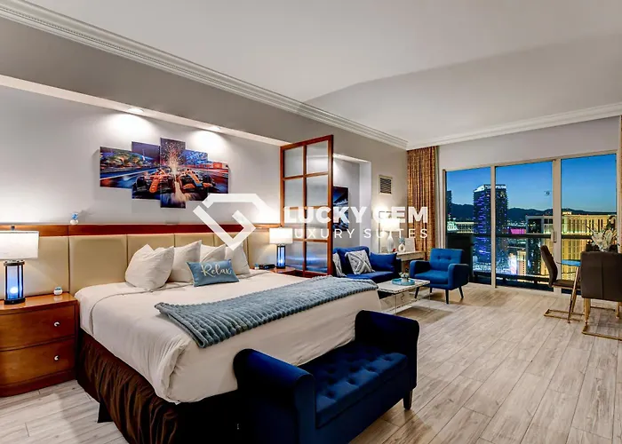 Lucky Gem Penthouse & Luxury Suites At Signature Resort, Balcony Strip View 3505