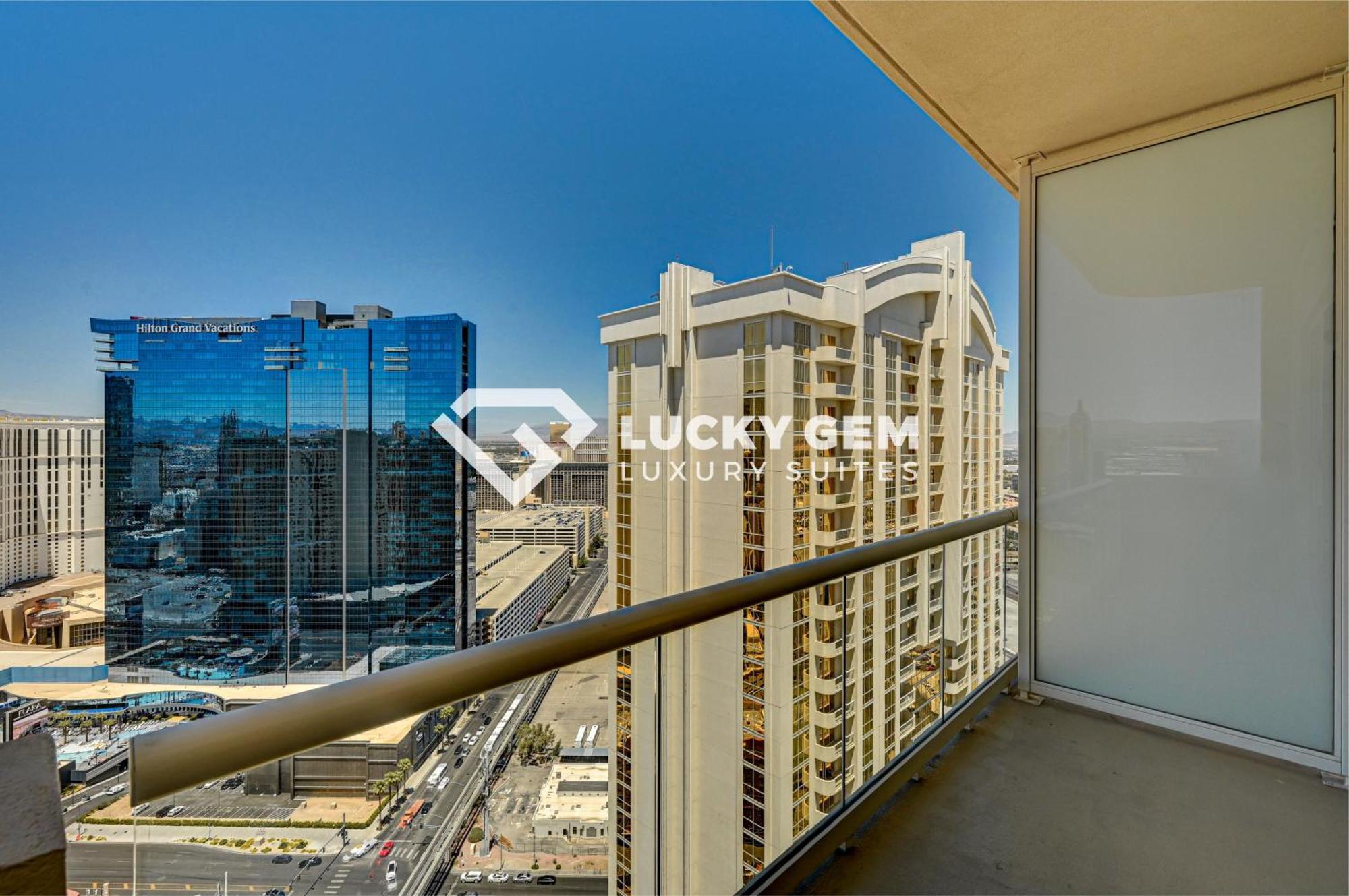 Hotel Lucky Gem Penthouse & Luxury At Signature Resort, Balcony Strip View 3505