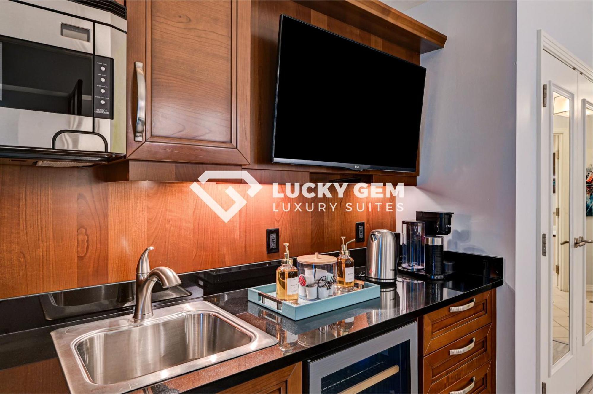 Hotel Lucky Gem Penthouse & Luxury At Signature Resort, Balcony Strip View 3505