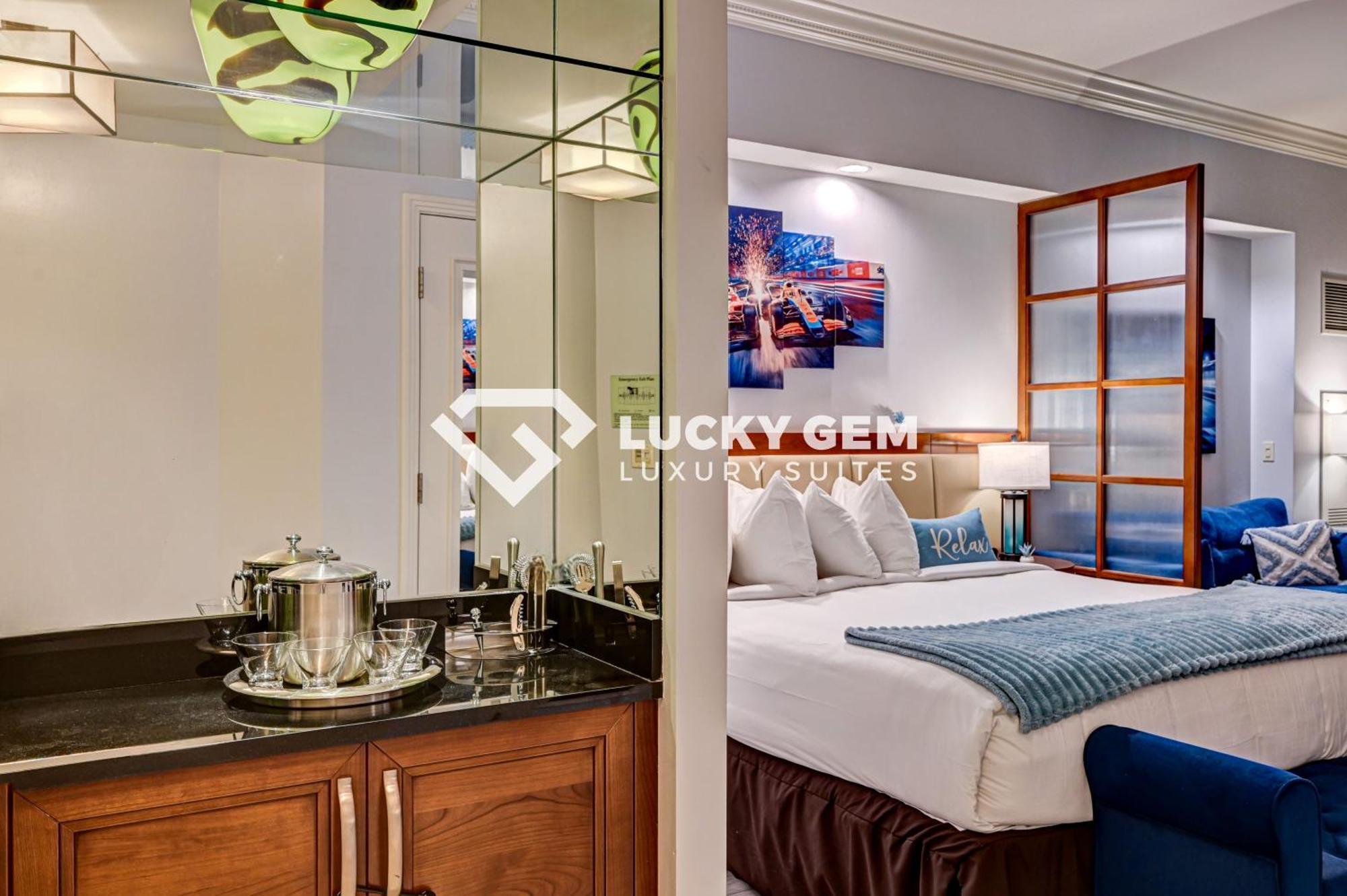 Lucky Gem Penthouse & Luxury At Signature Resort, Balcony Strip View 3505
